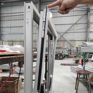 Inclinar i girar les finestres